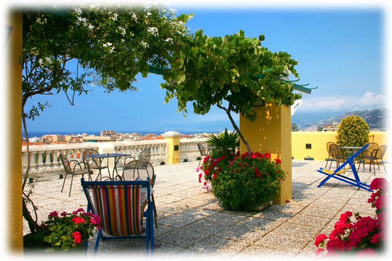 Hotel Aurora Bordighera Exterior photo